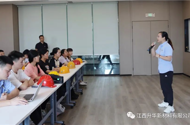 推进校企交流，发展人才培养战略